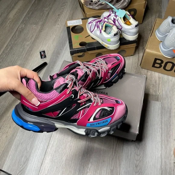 ピンクがアクセント【BALENCIAGA】Track Trail Laces スニーカー Women's Track Trail Laces Sneaker in Grey/pink | Balenciaga US